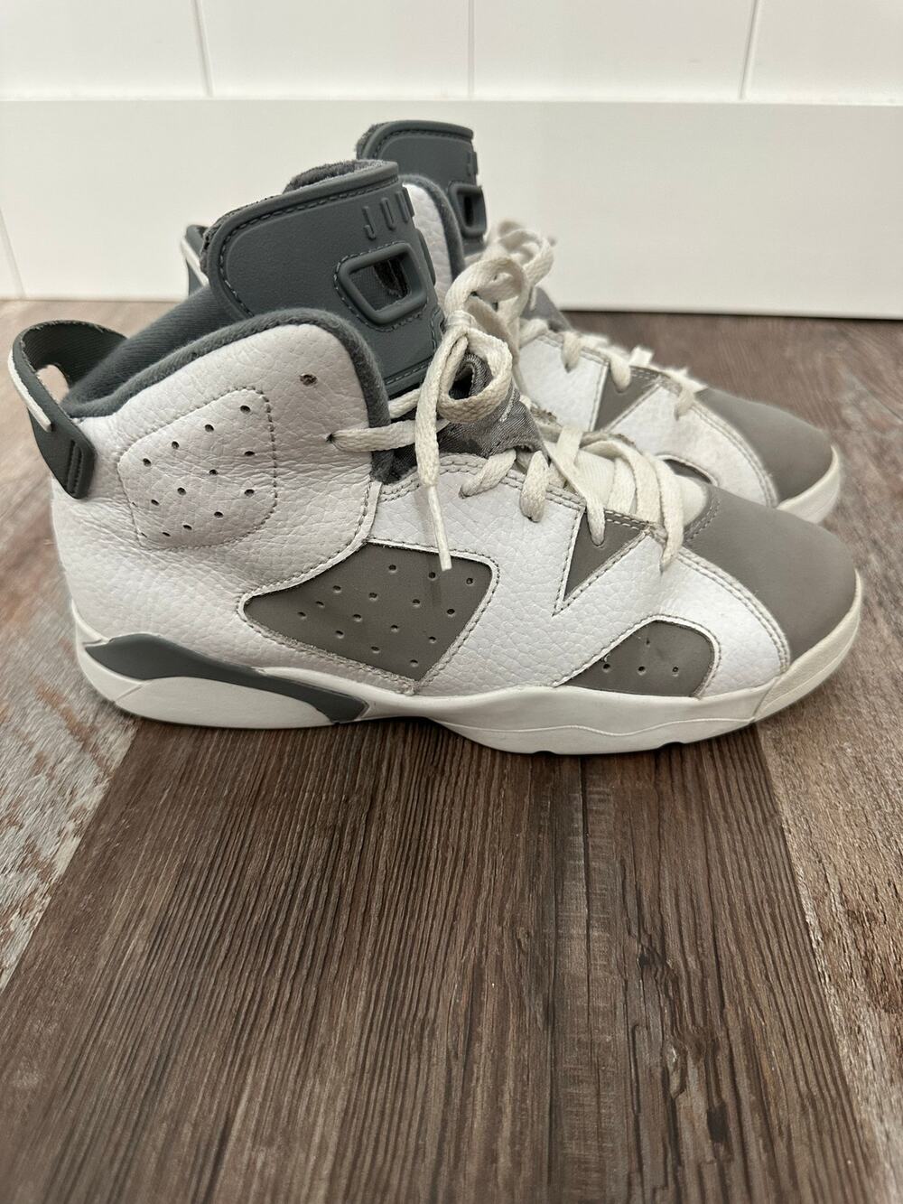 Jordan 6 Retro high stop sneakers in cool gray and white big kids size 3 EUC
